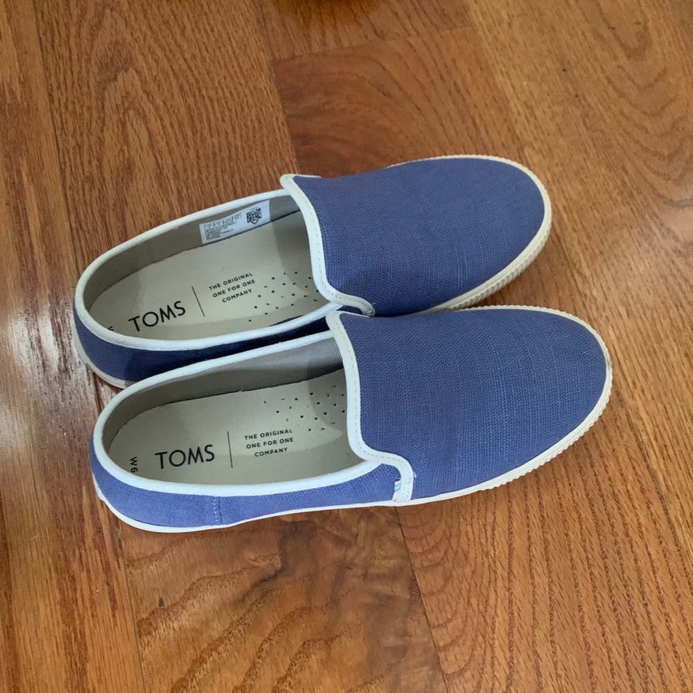 TOMS canvas slides, NWOT!